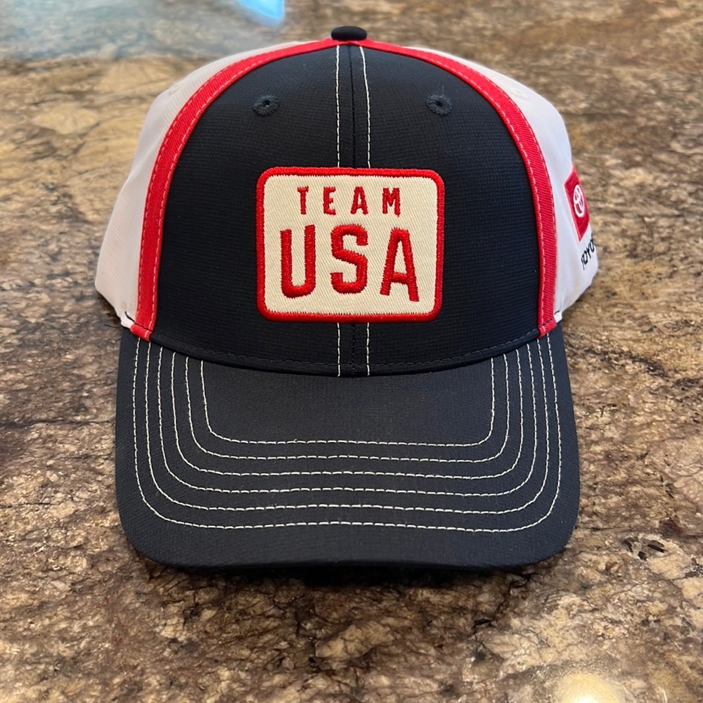 *NEVER WORN* TEAM USA Baseball Hat